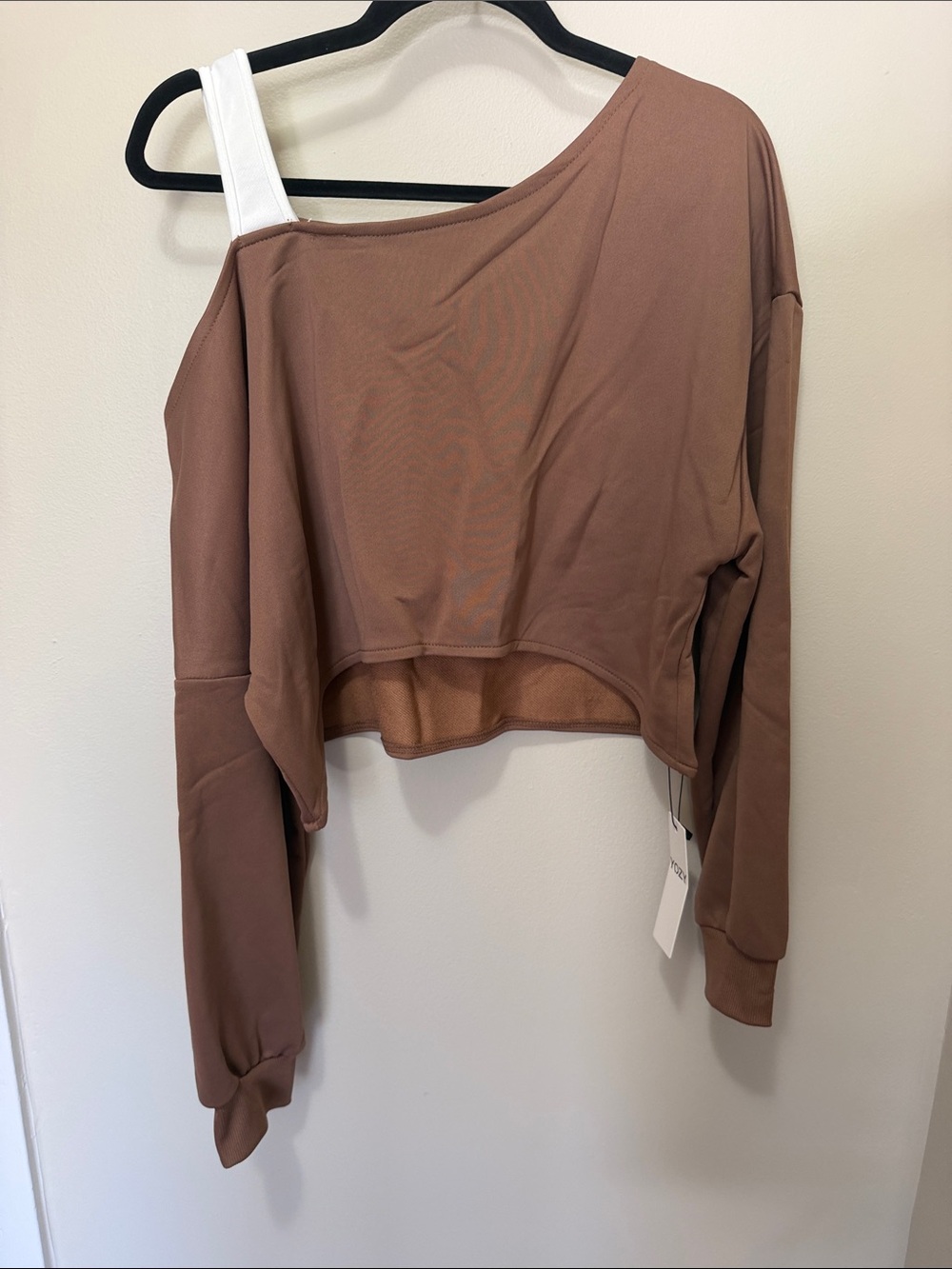 Asymmetric Off-Shoulder Cropped Sweatshirt in Brown and White